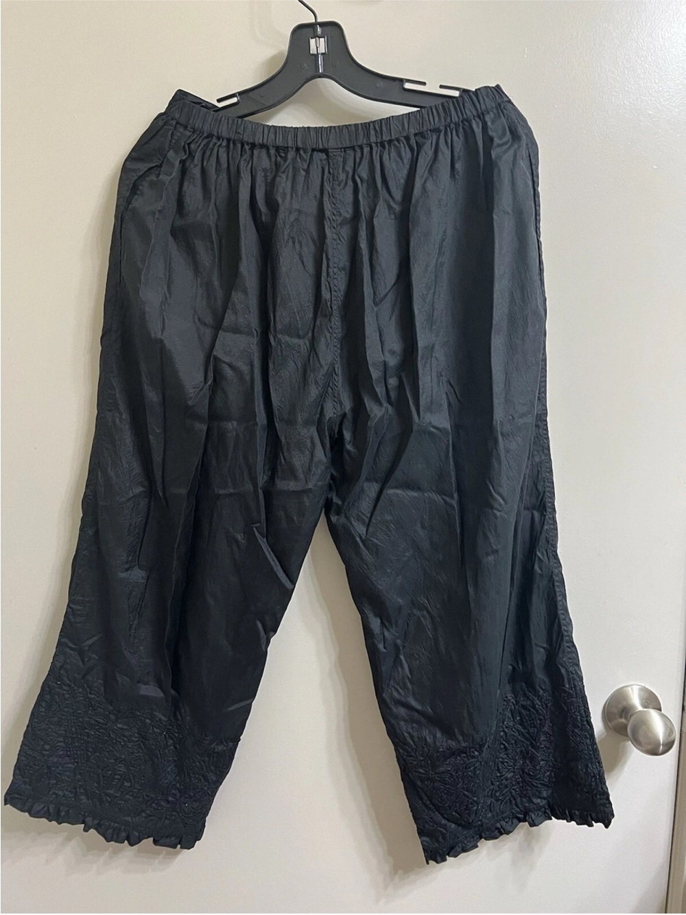 Black Women's Cropped Wide-Leg Pants with Lace Trim Nwot Sz S - Picture 8 of 12